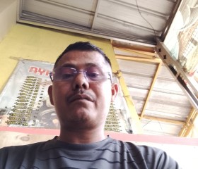 reyhan mahesa, 46, Bandung