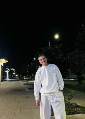 Антон из Москвы 21 год