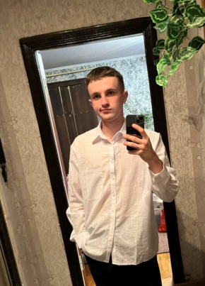 Денис из Усолье-Сибирское 22 года