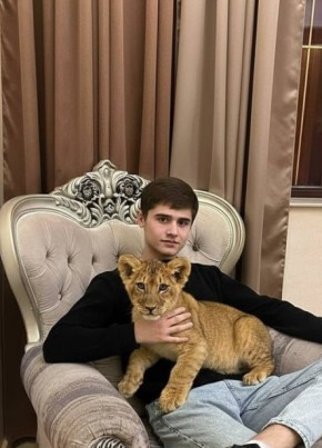 Кирилл из Армавира 19 лет