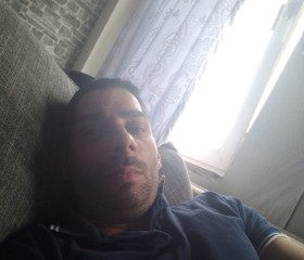 Róbert, 30, Essen (North Rhine-Westphalia)