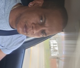 Yoncarlos, 39, Lansing (State of Michigan)