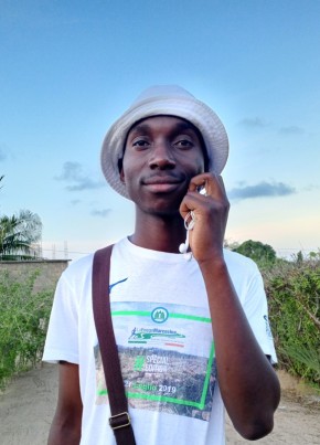 Leo, 22, República de Moçambique, Lourenço Marques