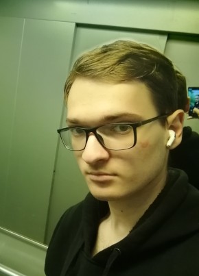 Давид из Саратова 18 лет