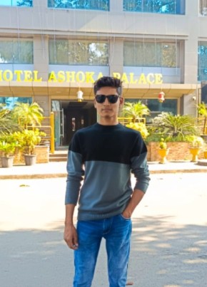 Rohit из Pālanpur 23 года