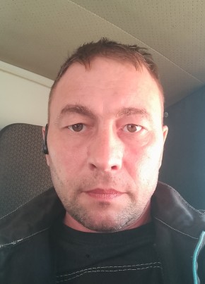 Олег из Челябинска 46 лет