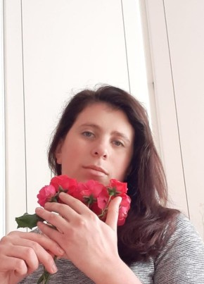 Nadia, 29, Repubblica Italiana, Gualdo Tadino