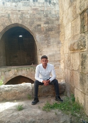 Mustafa из Şanlıurfa 18 лет