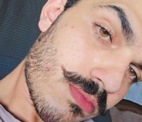 Rotterdam, 20, Fortaleza