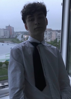 Артем из Железногорск (Курской обл.) 20 лет