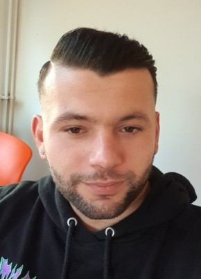 Daniel из Timișoara 26 лет