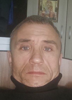Роман из Нытвы 49 лет