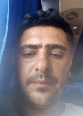 AHMAD из Tirana 27 лет