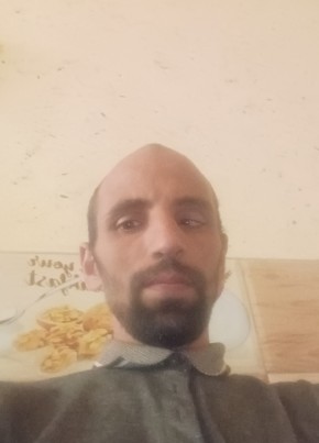 salahah ahmidato, 36, People’s Democratic Republic of Algeria, Constantine