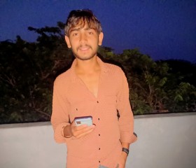 Niku, 19, Delhi