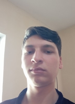 Акбар из Душанбе 19 лет