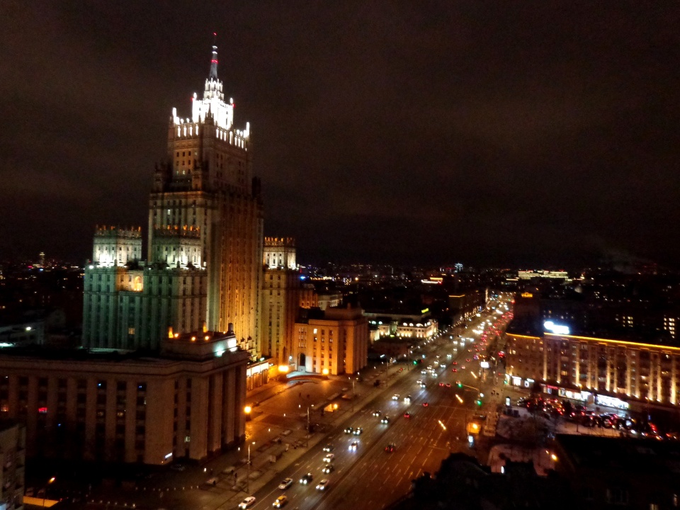 Москва смоленская фото. МИД Смоленская площадь. Смоленская площадь Москва. Здание МИД В Москве ночью. Смоленская площадь ночью.