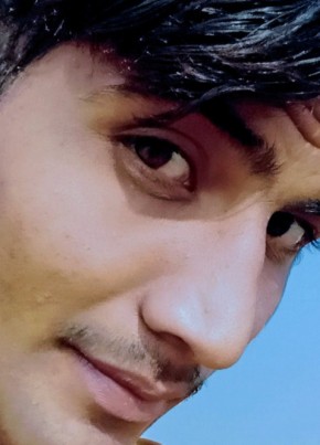 Deewan Kumar Ano, 22, پاکستان, مِٹهّى‎
