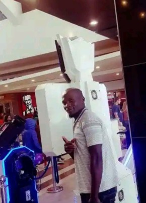 Yusuf John из IPitoli 32 года