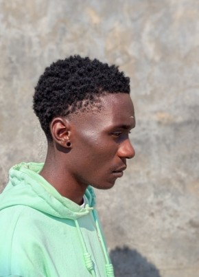 Emmanuel из Lusaka 26 лет