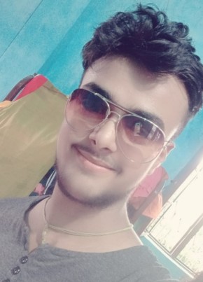 Ashutosh Tiwary, 21, India, Madhupur