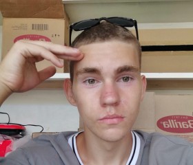 Arseniy, 20, Lazarevskoye