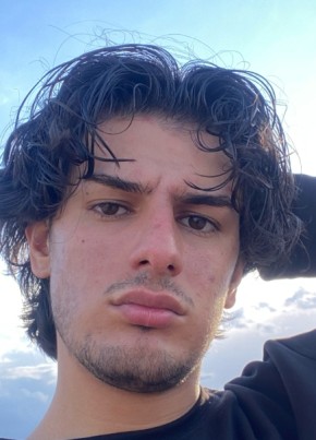 Azat из Erciş 22 года