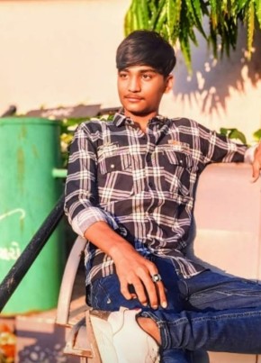 Rejan, 18, India, Bedi