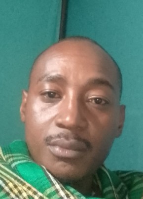 Benard kithome, 42, Kenya, Nairobi
