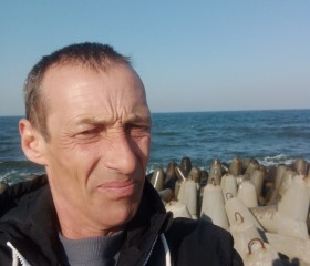 Iurie, 45, Reda