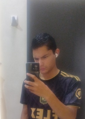 Cristian из Encarnación de Díaz 19 лет
