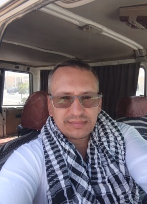 Максим из Екатеринбурга 44 года