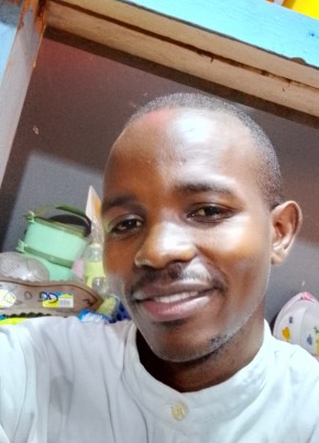 Med kays, 30, Uganda, Kampala