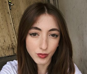 Maia, 21, San Rafael