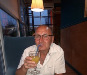 игорь, 54 года, Шумерля