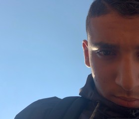 Nahil, 24, Saint-Chamond