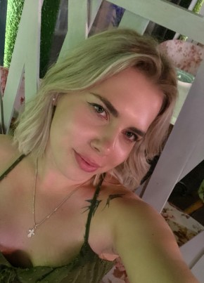 Эвелина из Саратова 27 лет