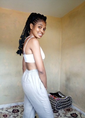 Edia, 29, République de Madagascar, Antananarivo