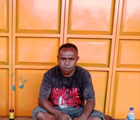 Okto teur, 41, Abepura