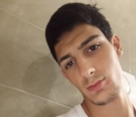 Giovanni, 20, Napoli
