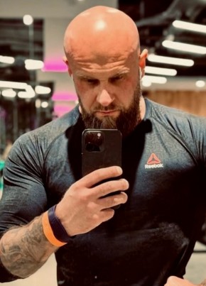 Александр из Находки 42 года
