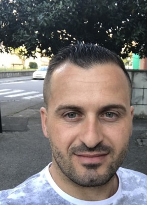 benish, 40, République Française, Annecy