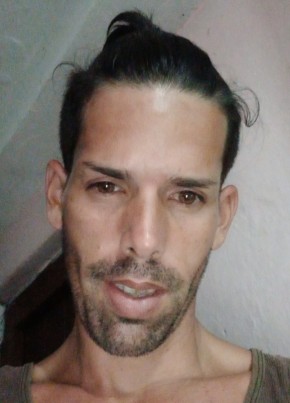 Karel Valdés, 34, República de Cuba, La Habana