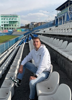 Андрей из Астрахани 44 года