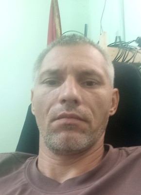 Денис из Армянска 43 года