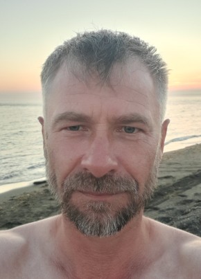 Александр из Корсакова 43 года