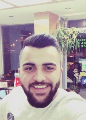 Serhat Tutay, 31, Türkiye Cumhuriyeti, İstanbul