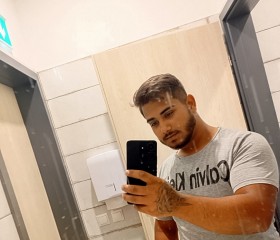 Sztolárik Szabol, 31, Budapest