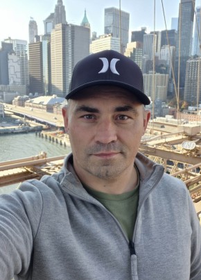 Aleksei из Boston 48 лет