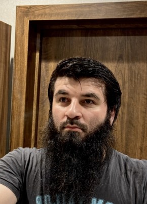 Adam из Грозныя 33 года